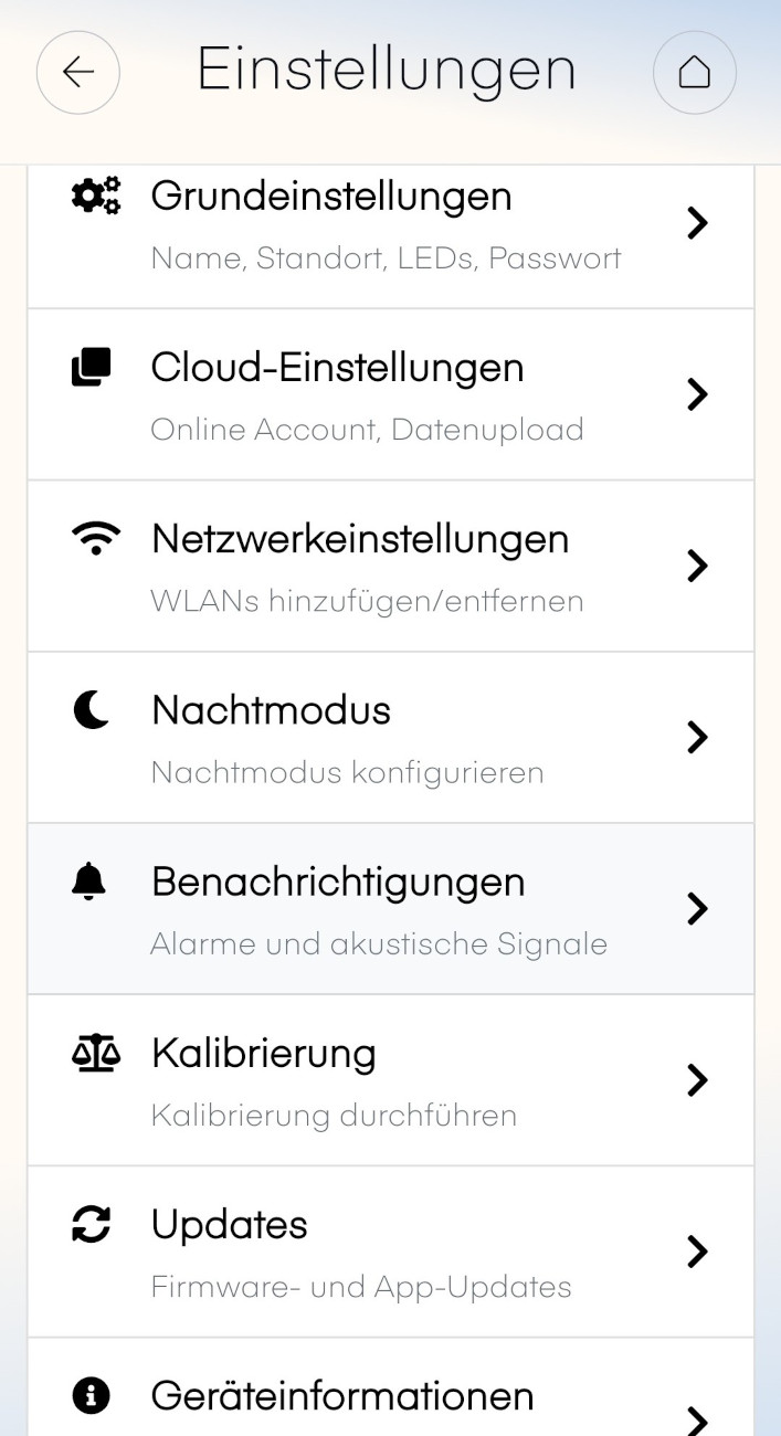 Screen eines Smartphone Bildschirmes mit der air-Einstellungen des Luftmessgeräts air-Q App: 