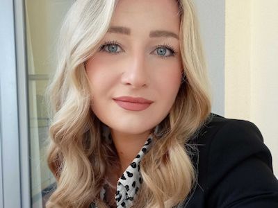 Natalie Luftqualitätsexpertin und Sängerin bei air-Q